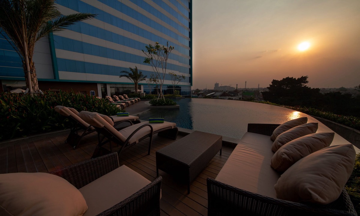 Bekasi Hotel | Avenzel Hotel & Convention Cibubur
