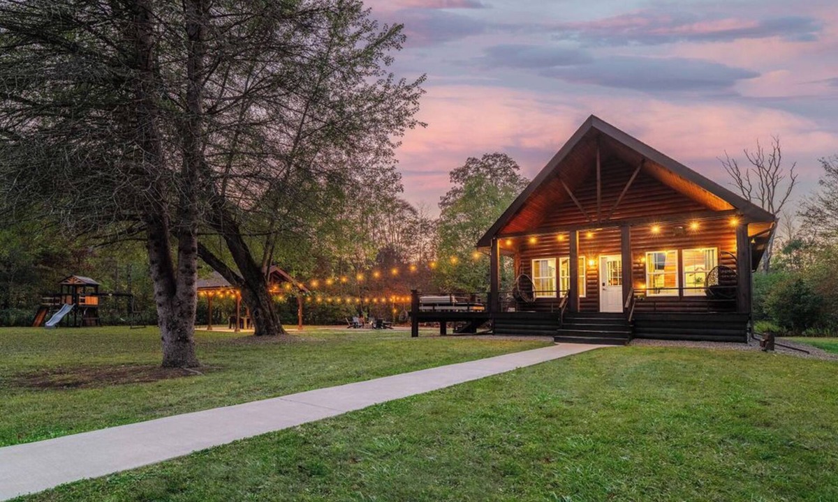 Crosby Cabin | Aviation Cabin | Hot Tub Fire Pit River Access