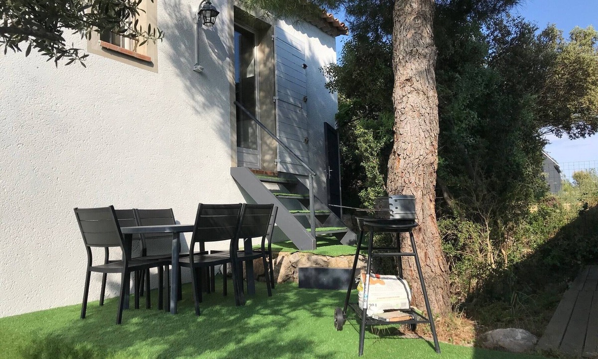 Villeneuve-les-Avignon Cottage | Avignon Festival, Pont du Gard and Luberon