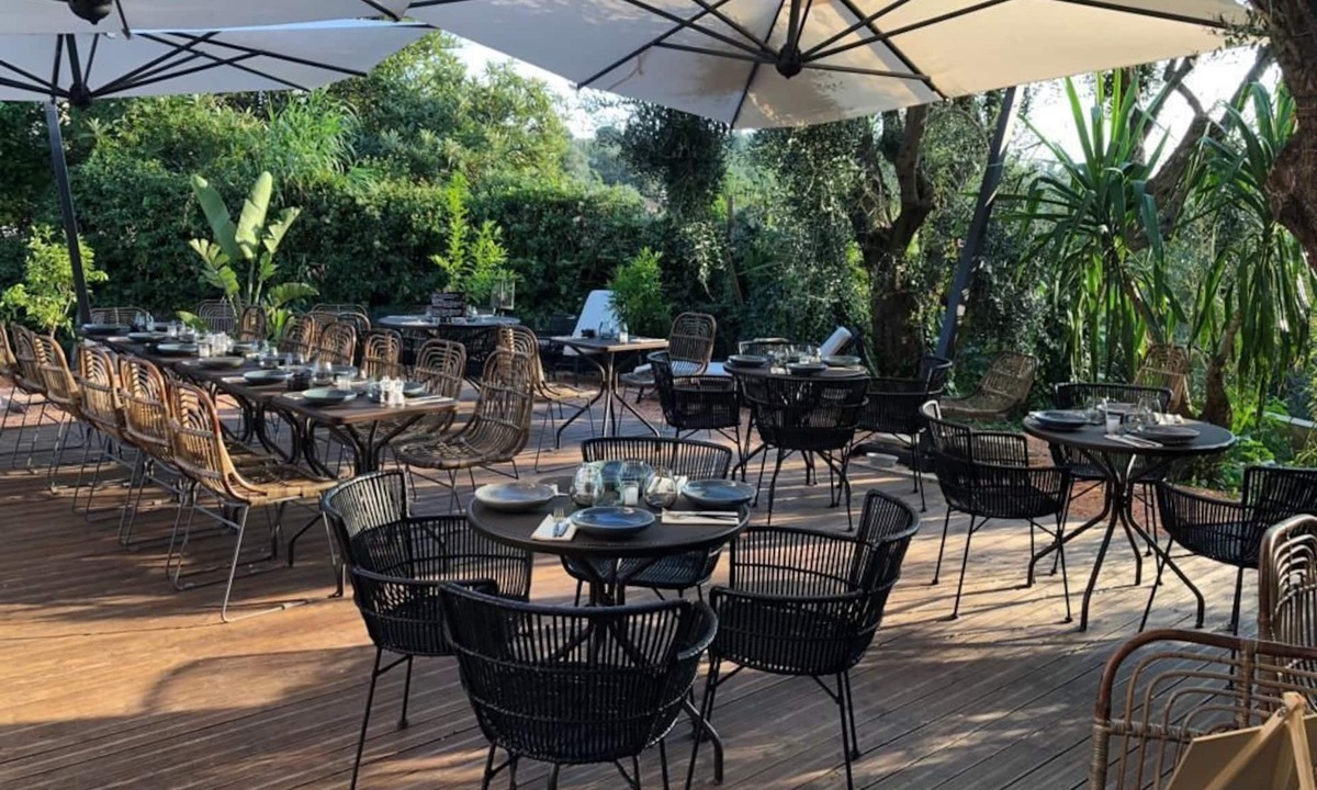 Saint-Jeannet Hotel | AVOCADO Hôtel Restaurant Bar