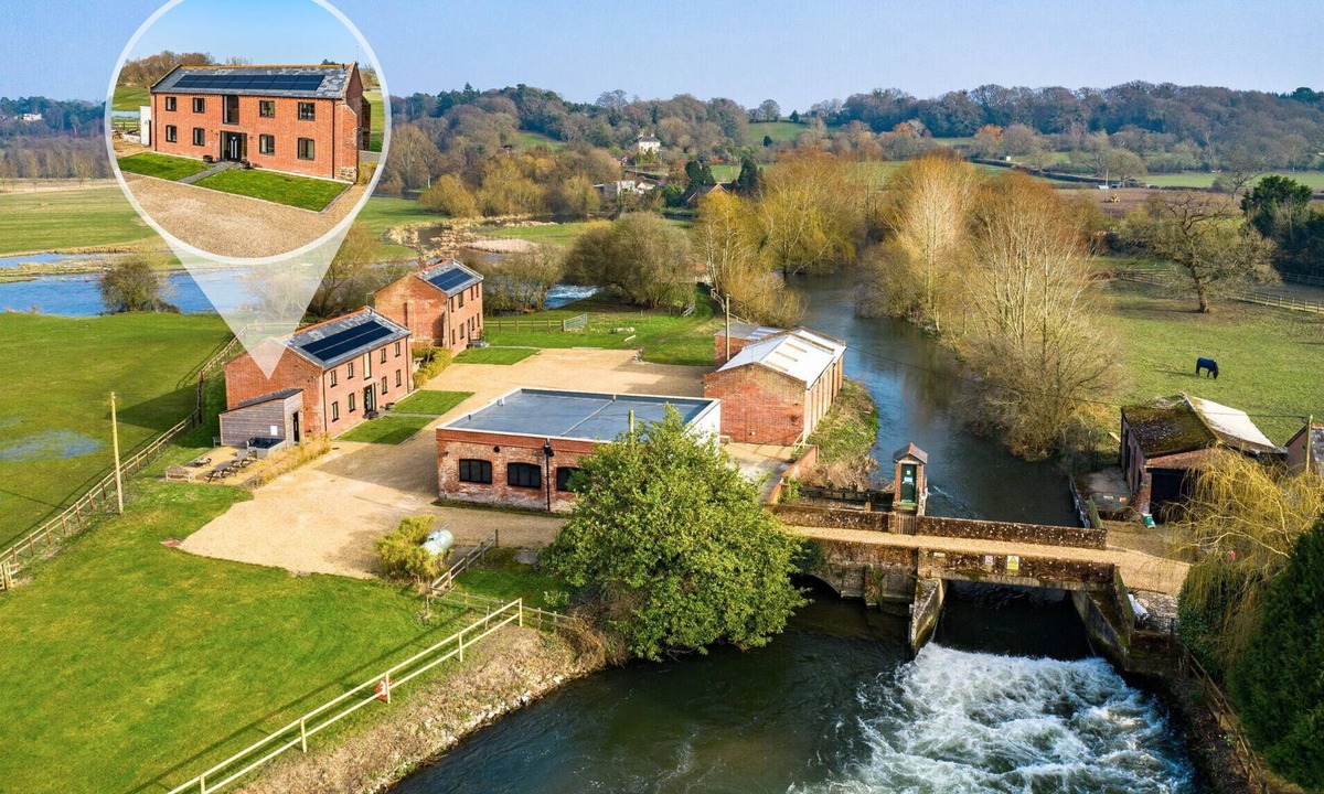 Stuckton House | Avon Mill - Five Bedroom House, Sleeps 10