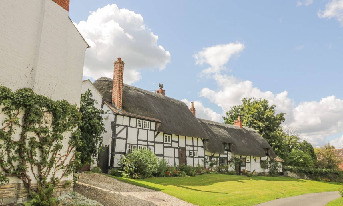 Ardens Grafton Cottage | Avon View