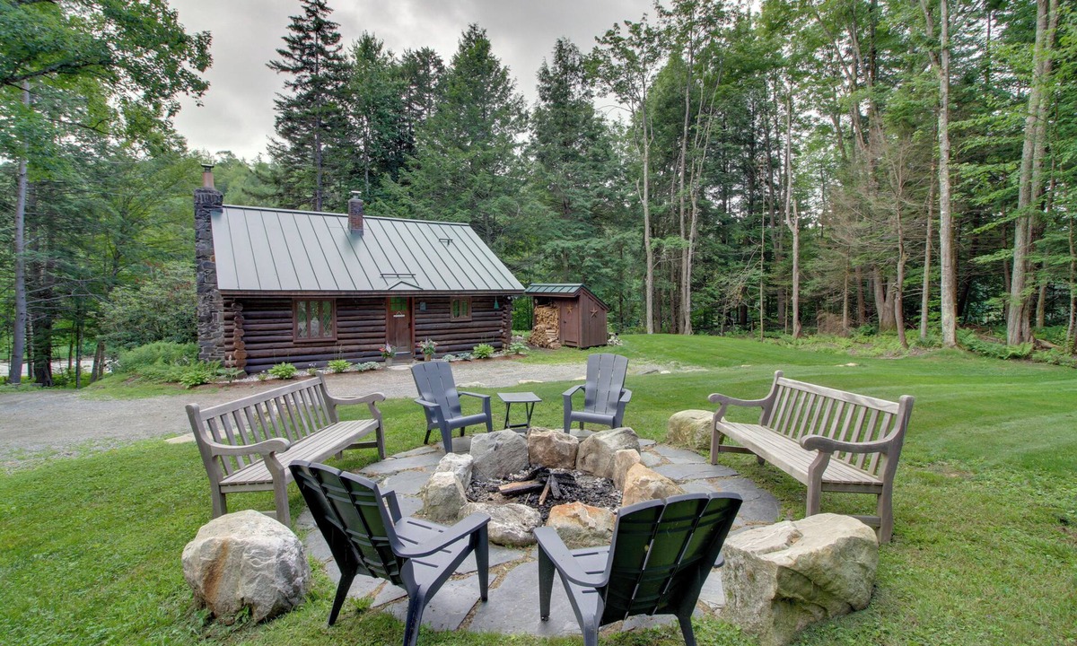 Londonderry Cabin | Award-Winning Log Cabin, Top 5 in New England!