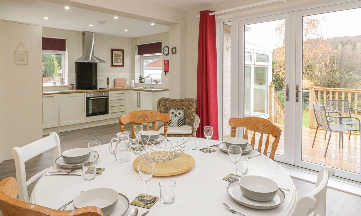 Rhos on Sea Cottage | Awelon