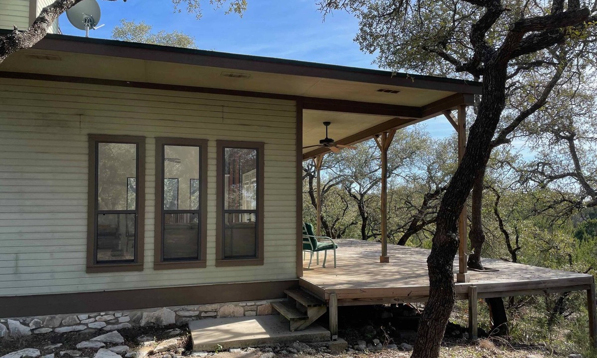 Lampasas House | Awesome 2 Bedroom Secluded Cottage with spectacular sunsets