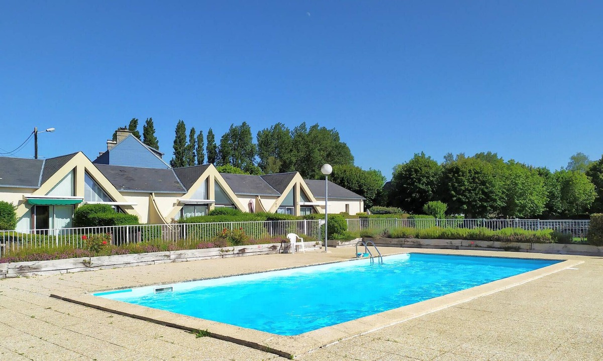 Montmartin-sur-Mer Apartment | Awesome apartment in Montmartin-sur-Mer with heated swimming pool