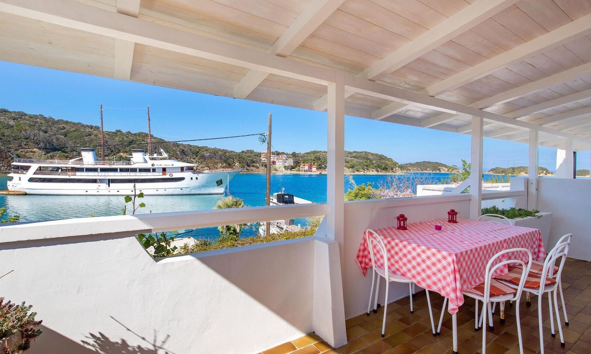 Supetarska Draga Apartment | Awesome apartment in Supetarska Draga with WiFi