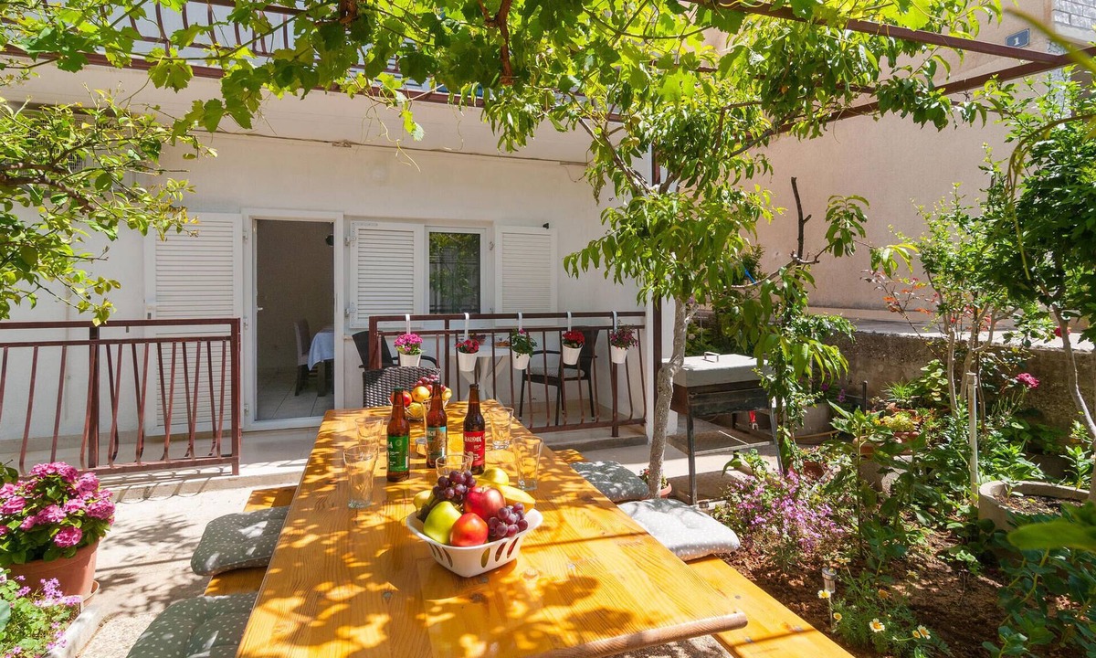 Dugi Rat Apartment | Awesome apartment in Dugi Rat with WiFi
