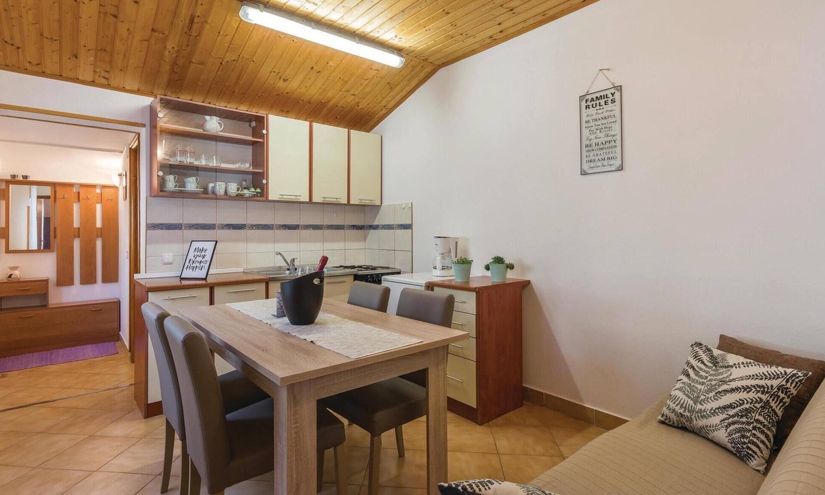 Valbandon Apartment | Awesome apartment in Fazana with WiFi