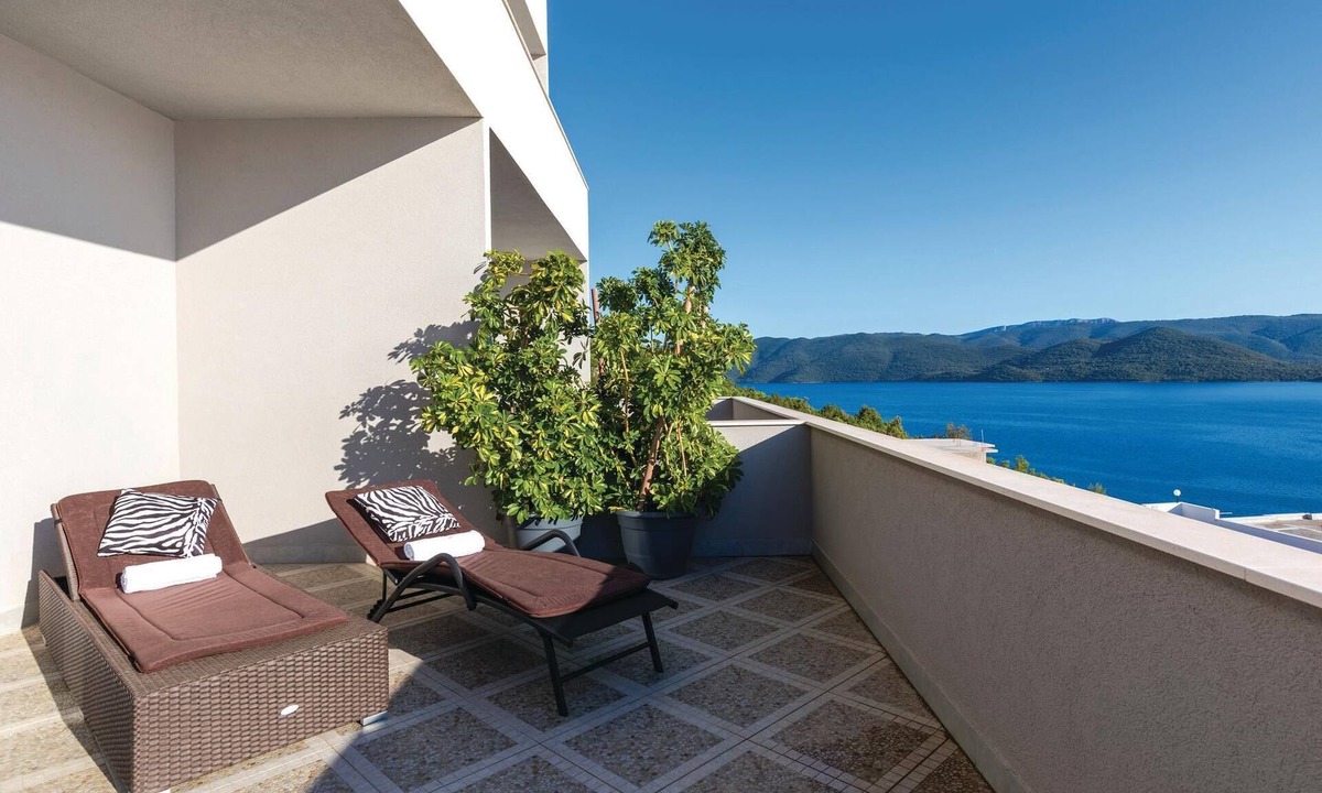 Komarna Apartment | Awesome apartment in Klek with WiFi