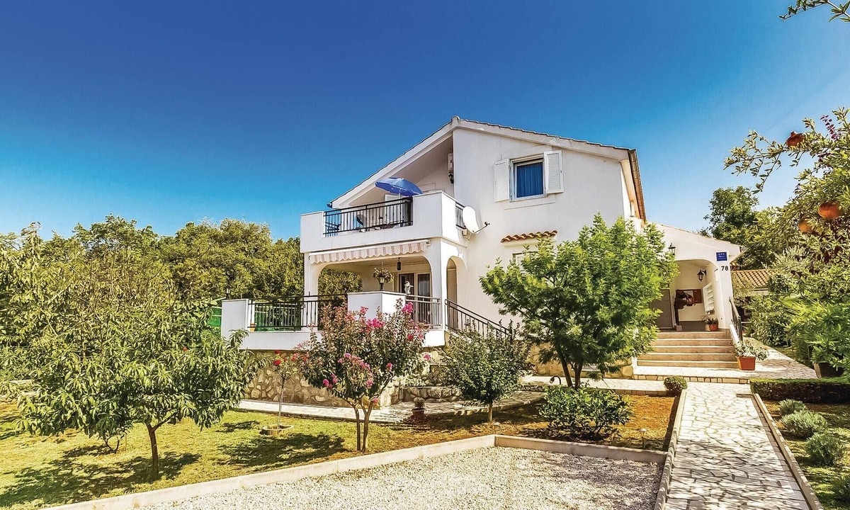 Brzac Apartment | Awesome apartment in Krk with WiFi
