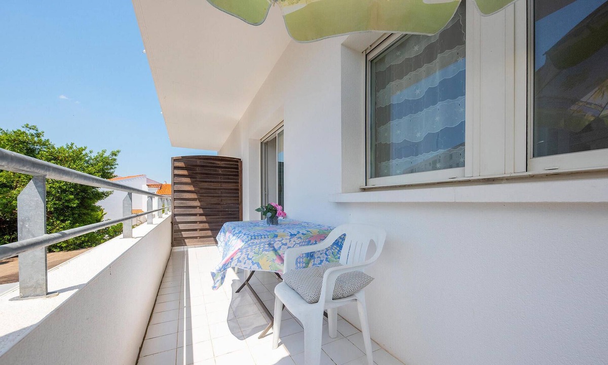 Royan Apartment | Awesome apartment in Royan with WiFi