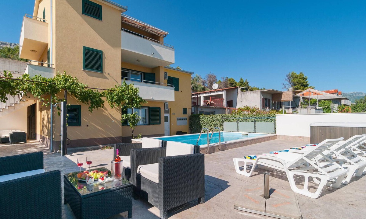 Kastela Apartment | Awesome apartment in Solin with house sea view
