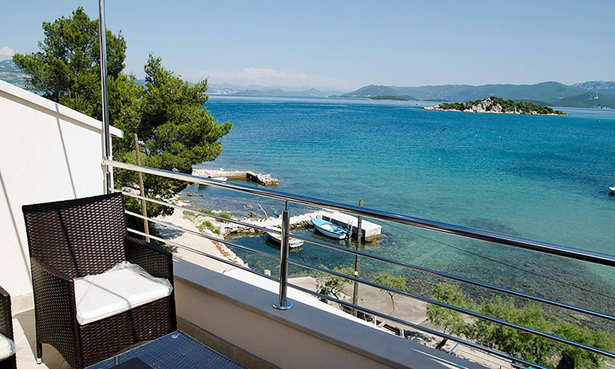 Sreser Apartment | Awesome apartment in Sreser with house sea view