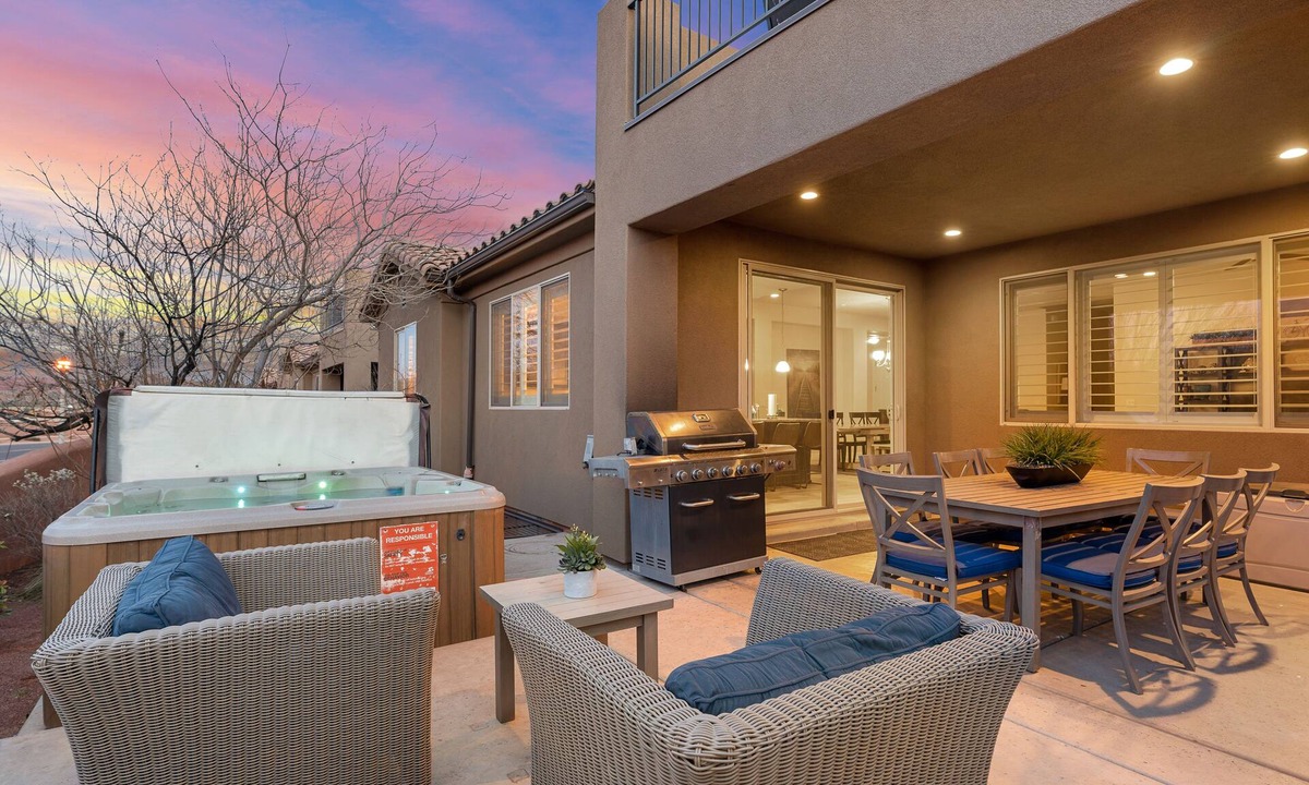 Santa Clara House | Awesome Arcade House: Private Hot Tub, Game Room, Theater!
