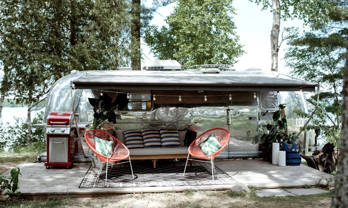 Strong House | Awesome Caravan Rental with Grill and Fire Pit on Lake Bernard, Ontario