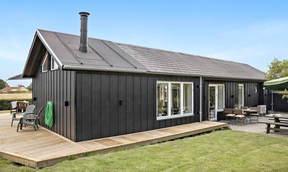 Skastrup Strand House | Awesome home in Bogense with WiFi