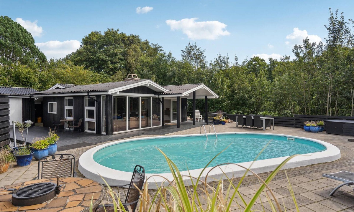 Hvidbjerg Strand House | Awesome home in Børkop with WiFi