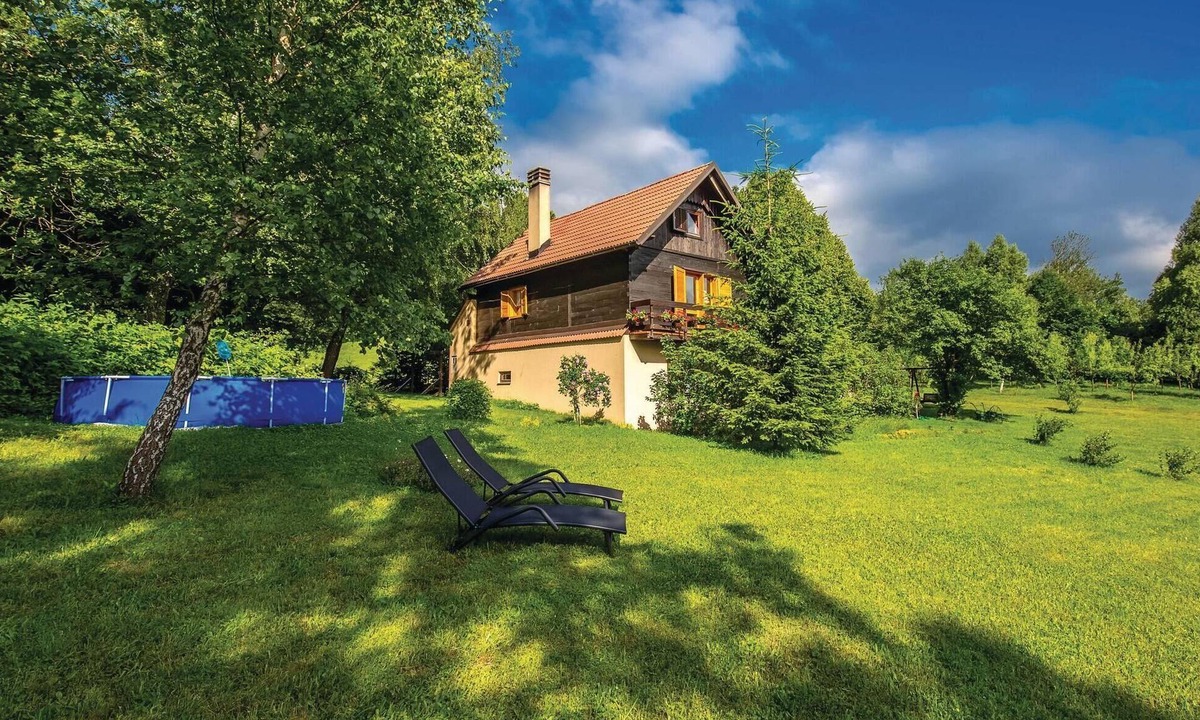 Breze House | Awesome home in Breze with WiFi