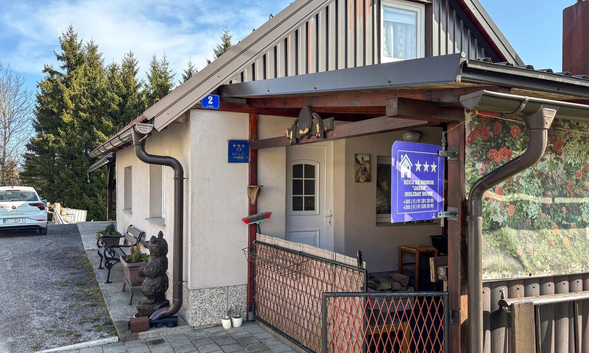 Crni Lug House | Awesome home in Crni Lug with WiFi