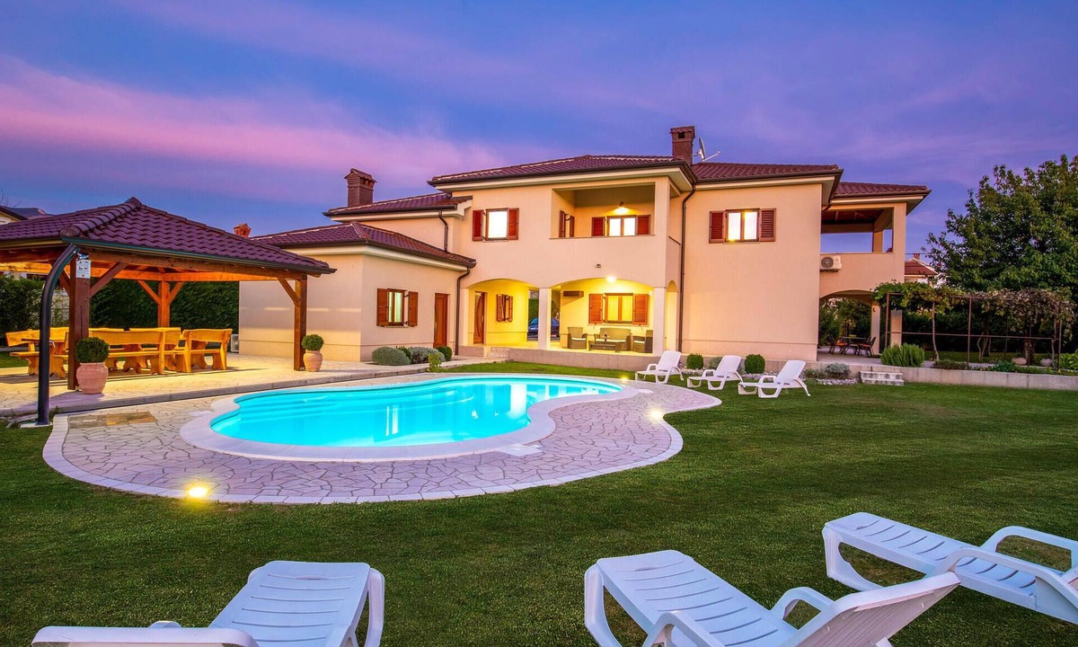 Sarsoni House | Awesome home in Drazice