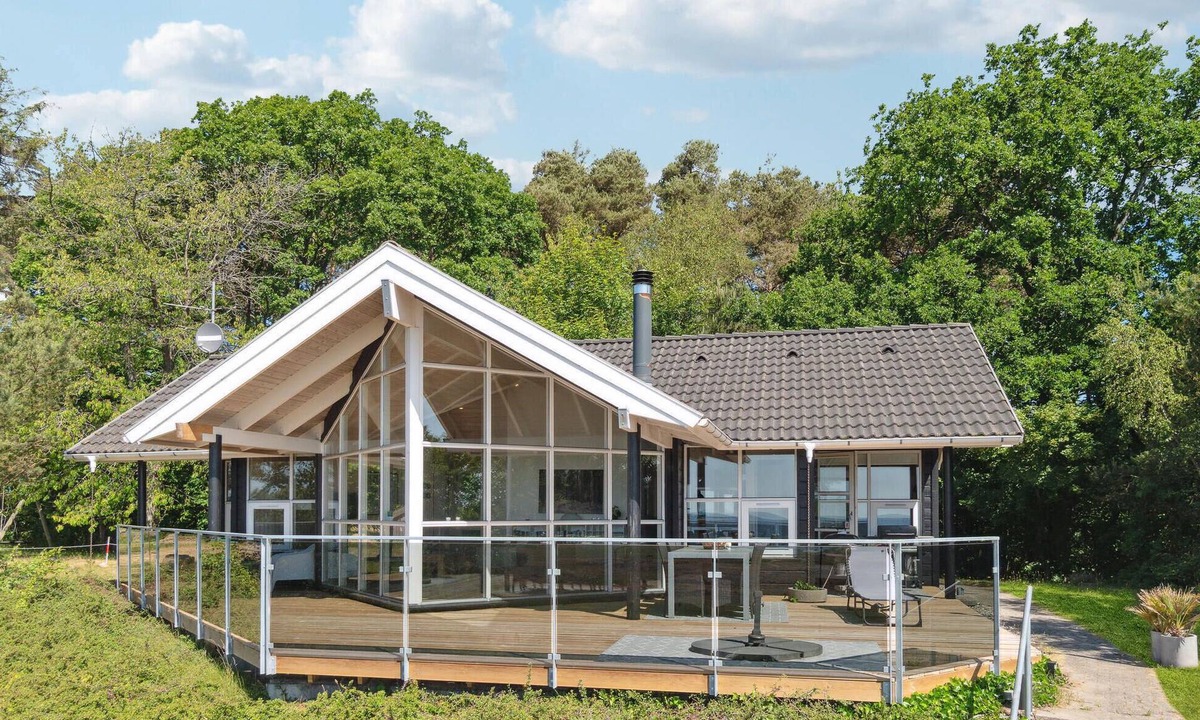 Lyngsbæk Strand House | Awesome home in Ebeltoft with WiFi