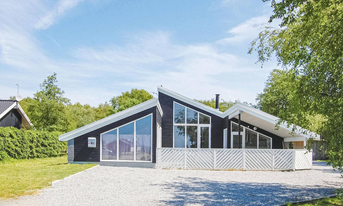 Øer Strand House | Awesome home in Ebeltoft with sauna