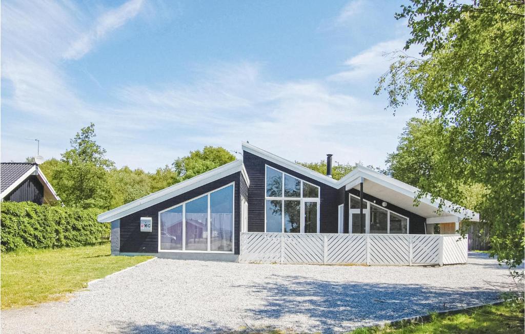 Øer Strand House | Awesome Home In Ebeltoft With Sauna