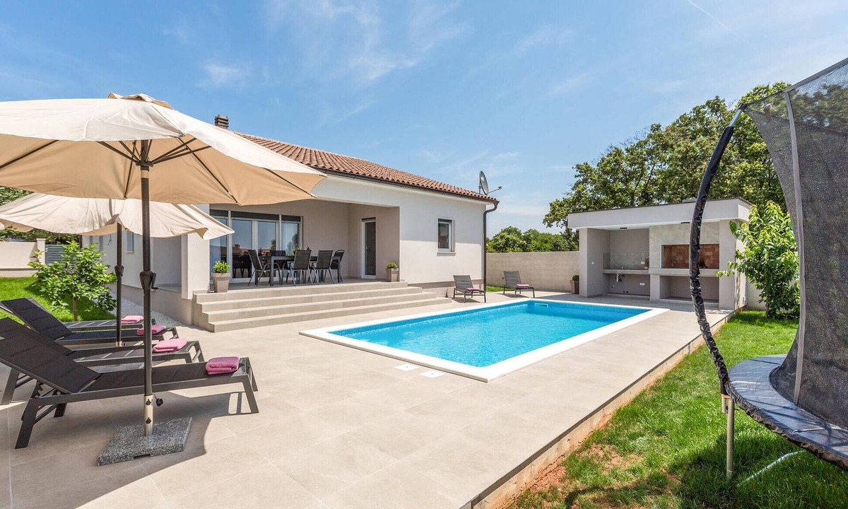 Galizana House | Awesome home in Galizana