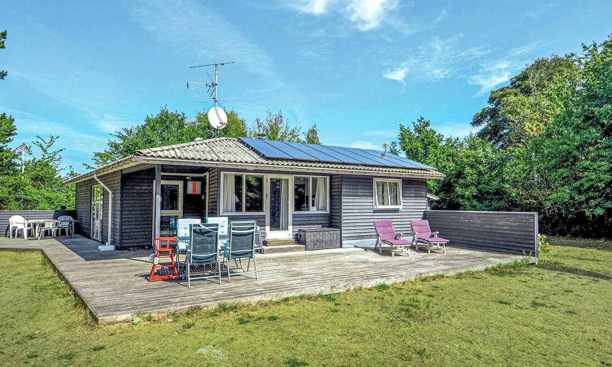 Fjellerup Strand House | Awesome home in Glesborg with WiFi