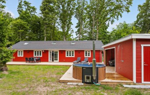 Fjellerup House | Awesome Home In Glesborg With Sauna