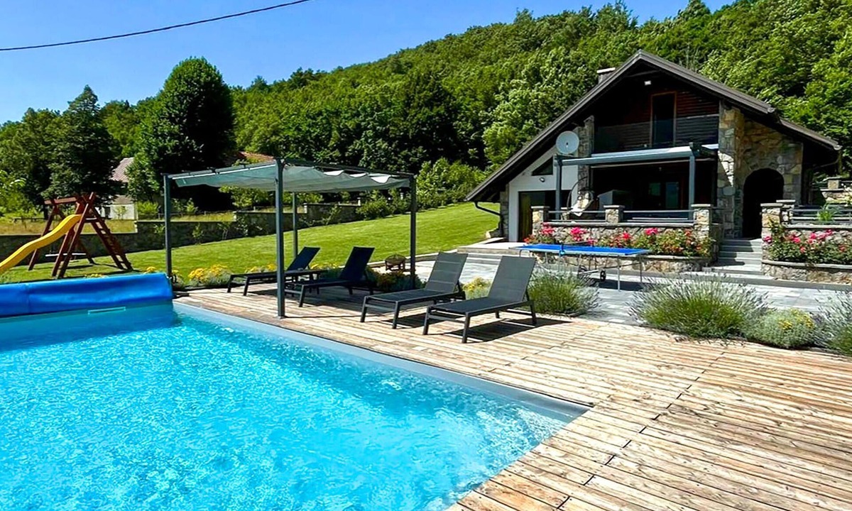 Gospic House | Awesome home in Gospic with sauna