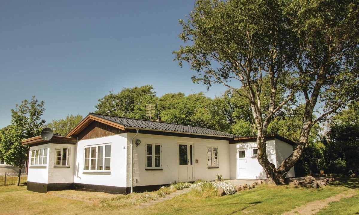 Brydegaard House | Awesome home in Haarby with WiFi