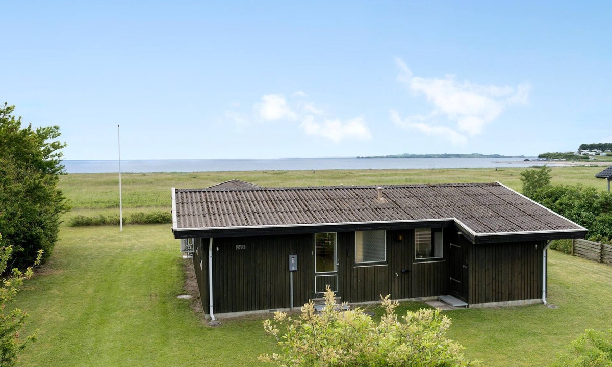 Diernæs Strandby House | Awesome home in Haderslev with WiFi