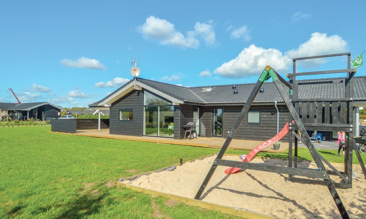 Odde House | Awesome home in Hadsund with WiFi