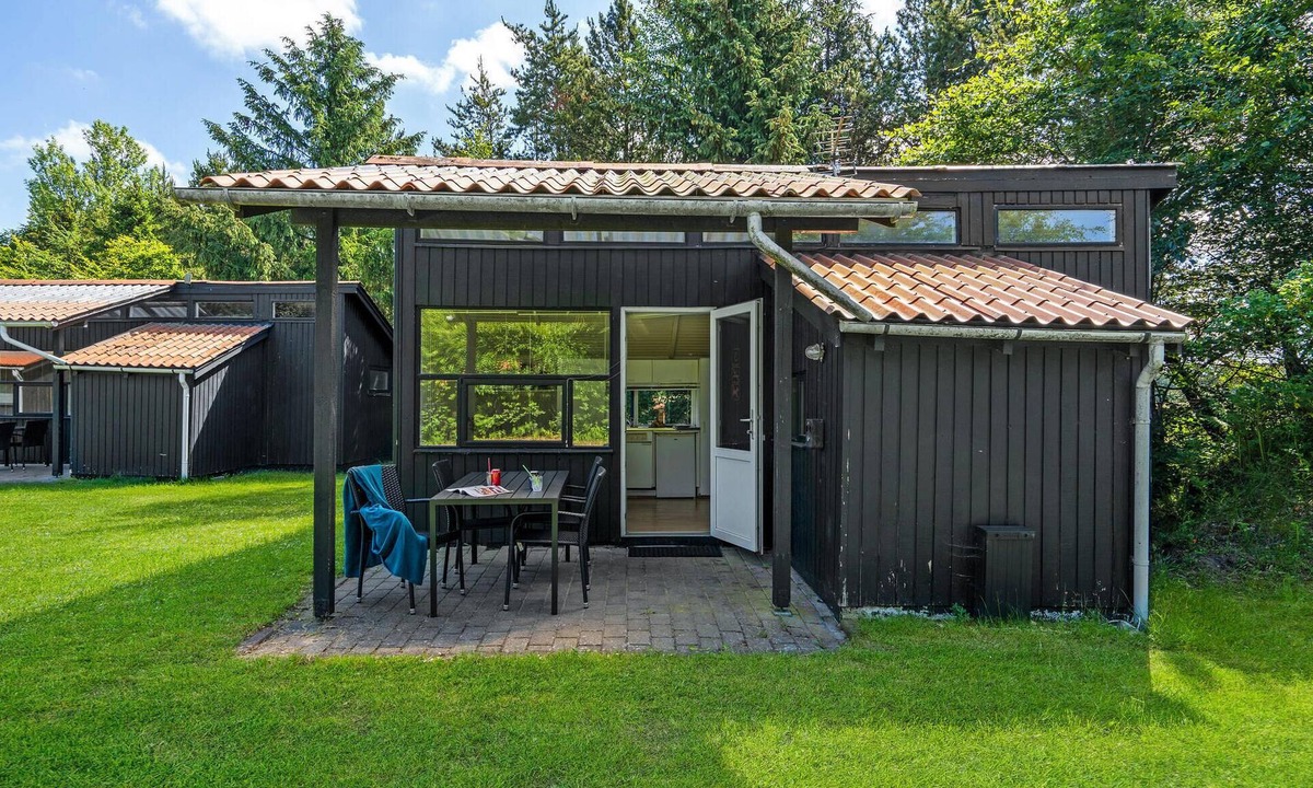 Hampen House | Awesome home in Hampen with kitchen