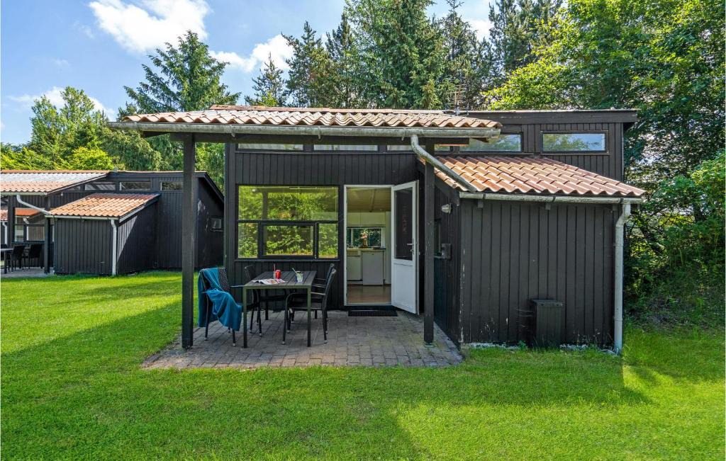 Hampen House | Awesome Home In Hampen With Kitchen