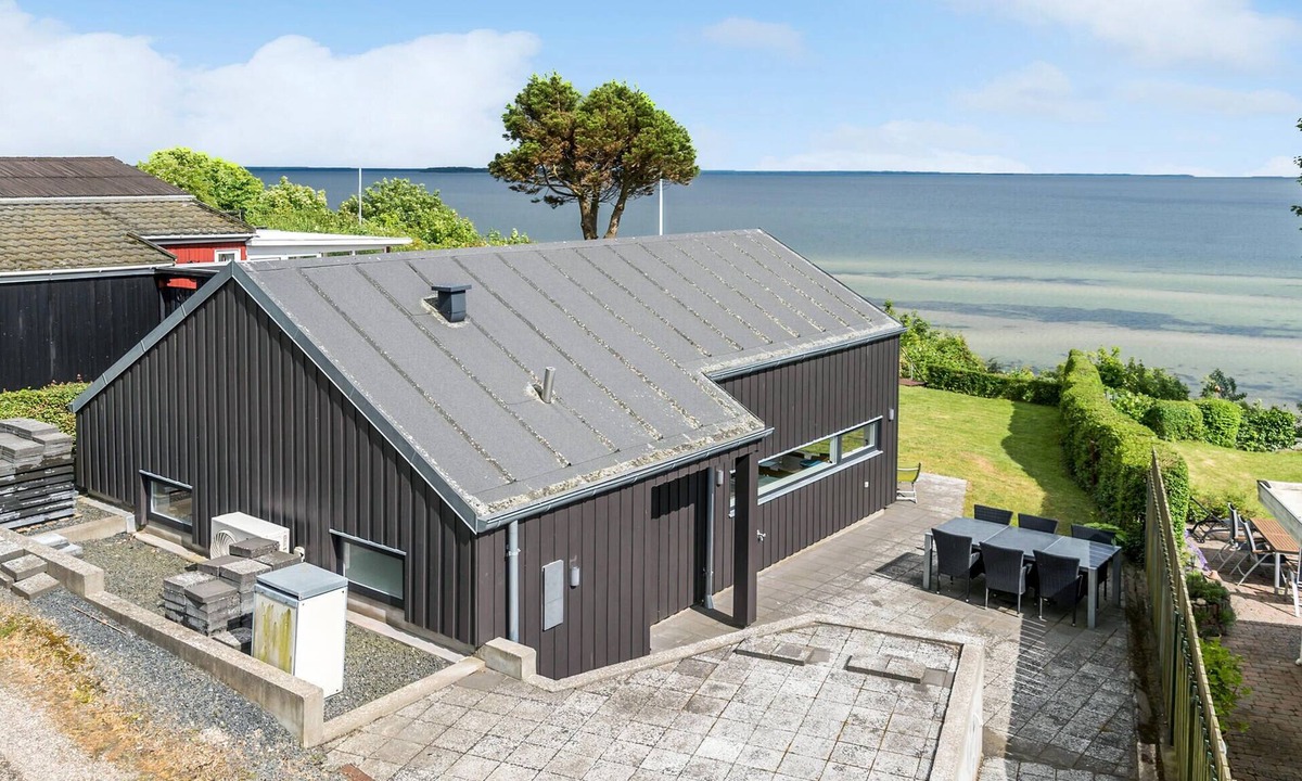 Hejlsminde House | Awesome home in Hejls