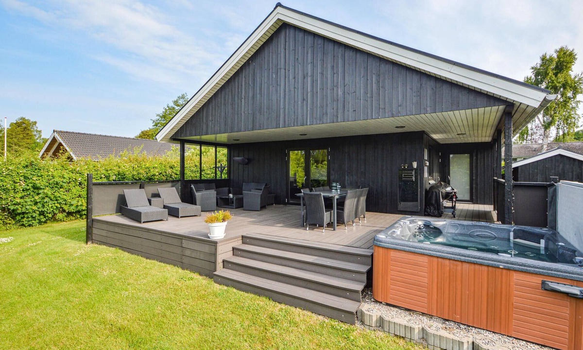 Hejlsminde Strand House | Awesome home in Hejls with WiFi
