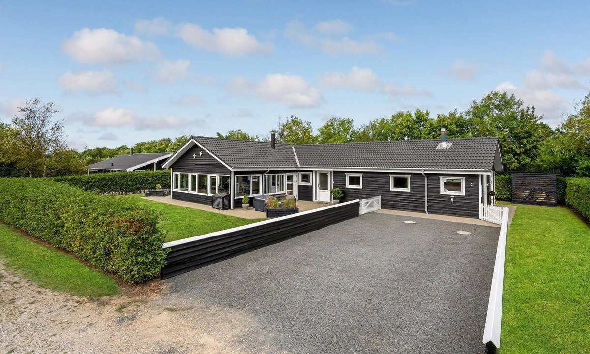 Bork Havn House | Awesome home in Hemmet with WiFi