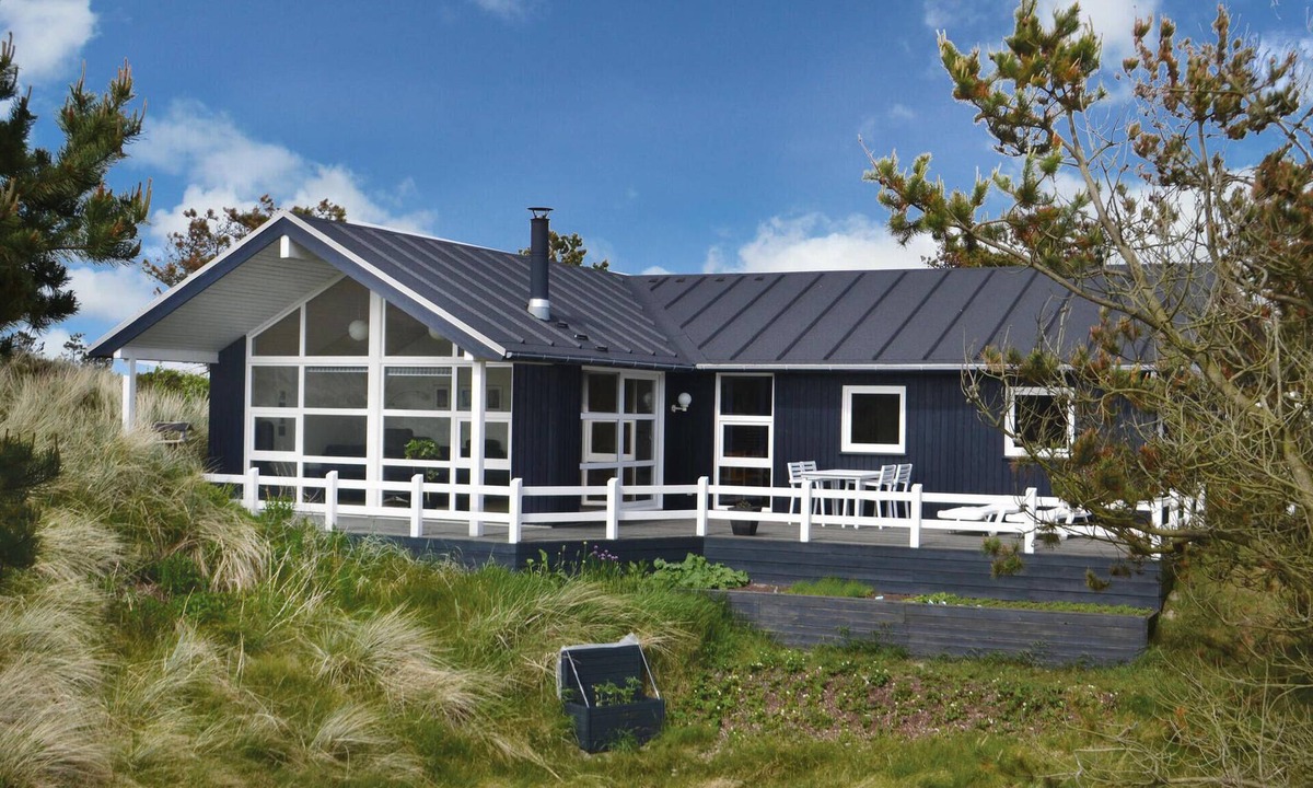 Henne Strand House | Awesome home in Henne with sauna
