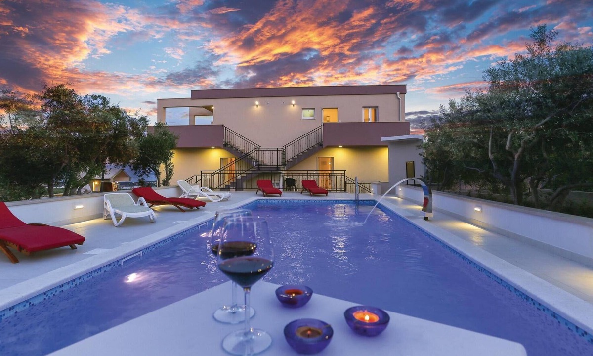 Kastel Stafilic House | Awesome home in Kastel Stafilic
