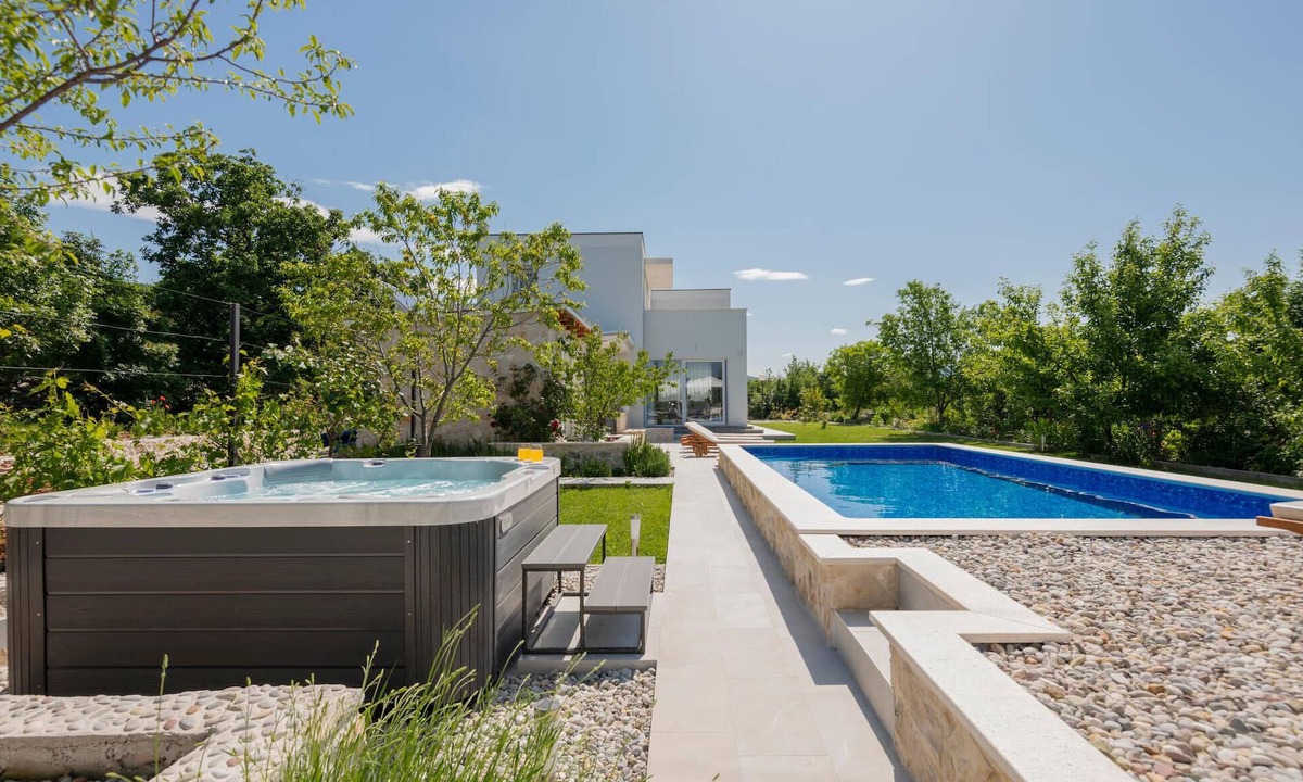 Klis House | Awesome home in Veliki Brocanac