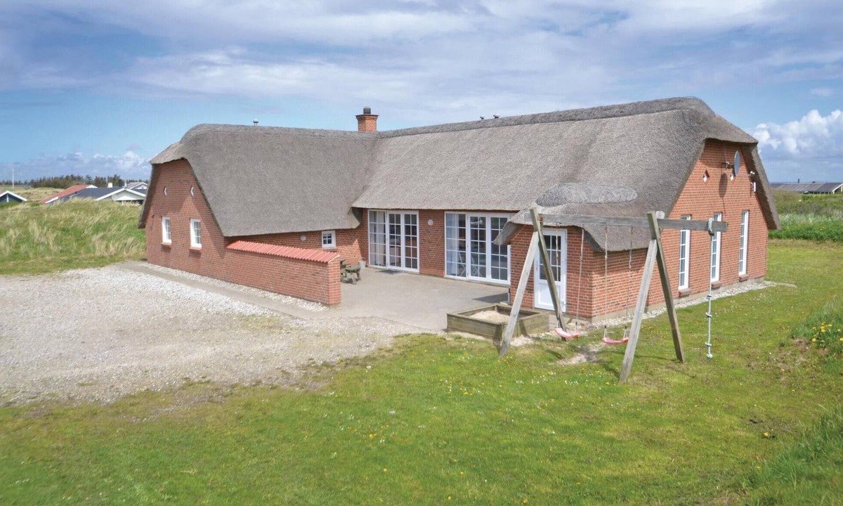 Argab House | Awesome home in Hvide Sande with WiFi