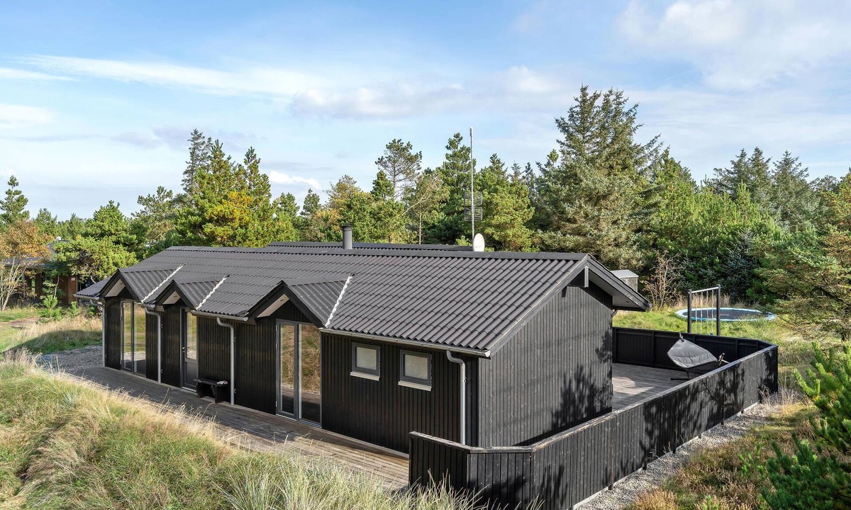 Bjerregaard House | Awesome home in Hvide Sande with WiFi