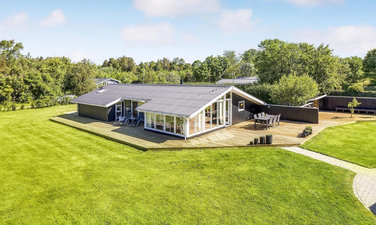 Bratten Strand House | Awesome home in Jerup with WiFi