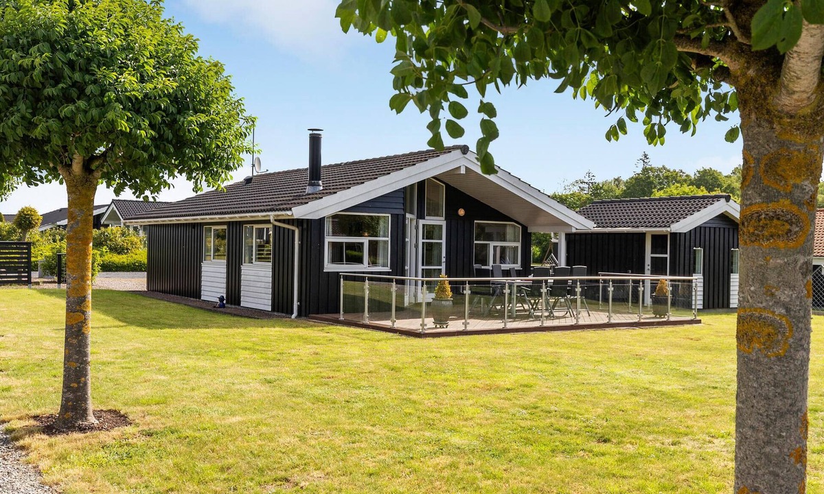 Pøt Strandby House | Awesome home in Juelsminde with sauna