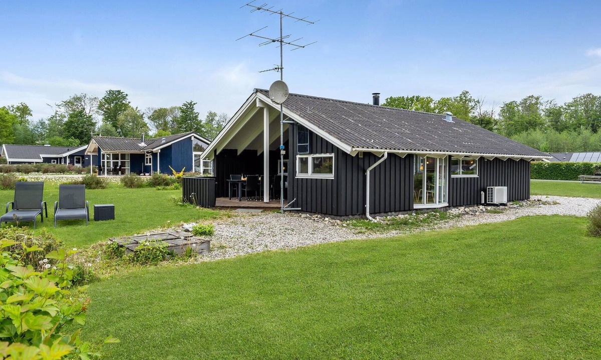 Pøt Strandby House | Awesome home in Juelsminde with sauna