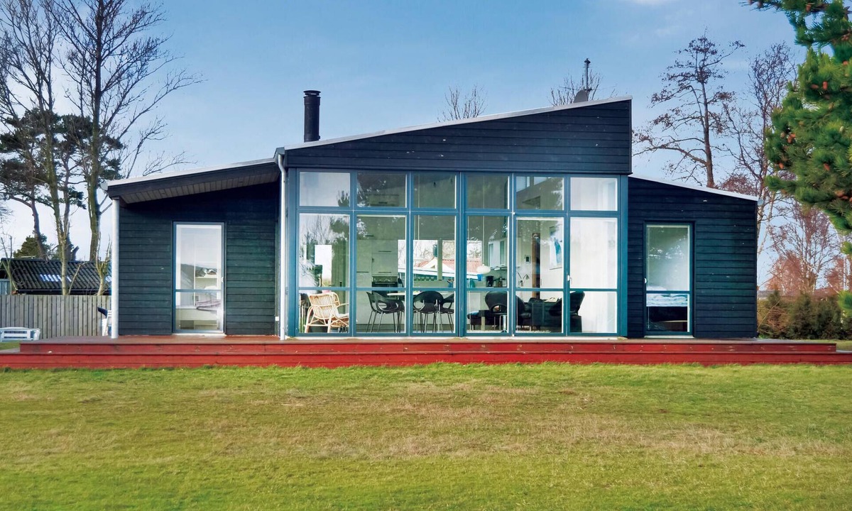 Juelsminde House | Awesome home in Juelsminde with kitchen