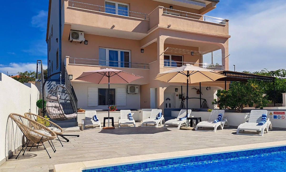 Dvornica House | Awesome home in Kanica